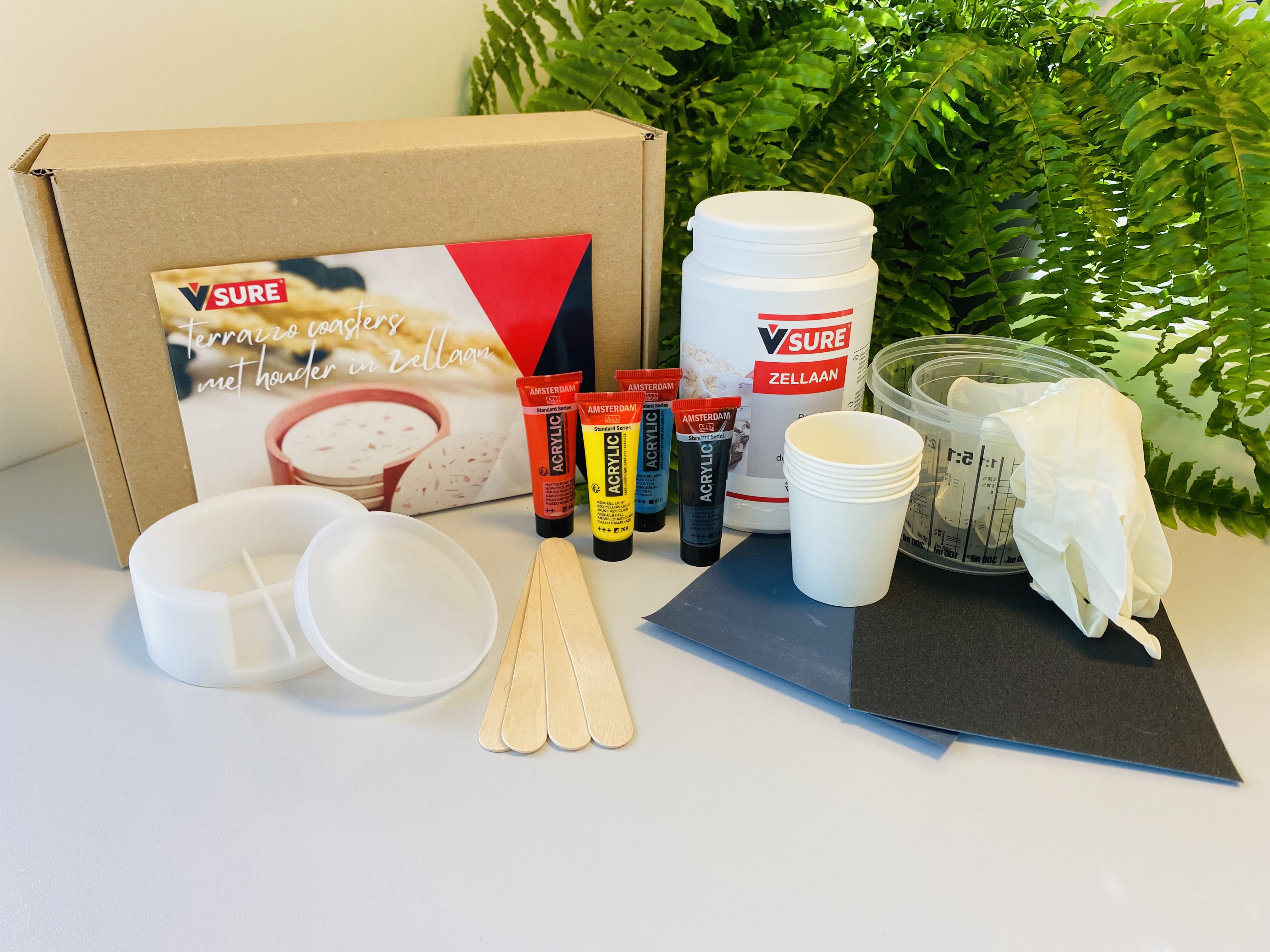 Met deze DIY kit van V-Sure maak je zelf Terrazzo coasters in Zellaan